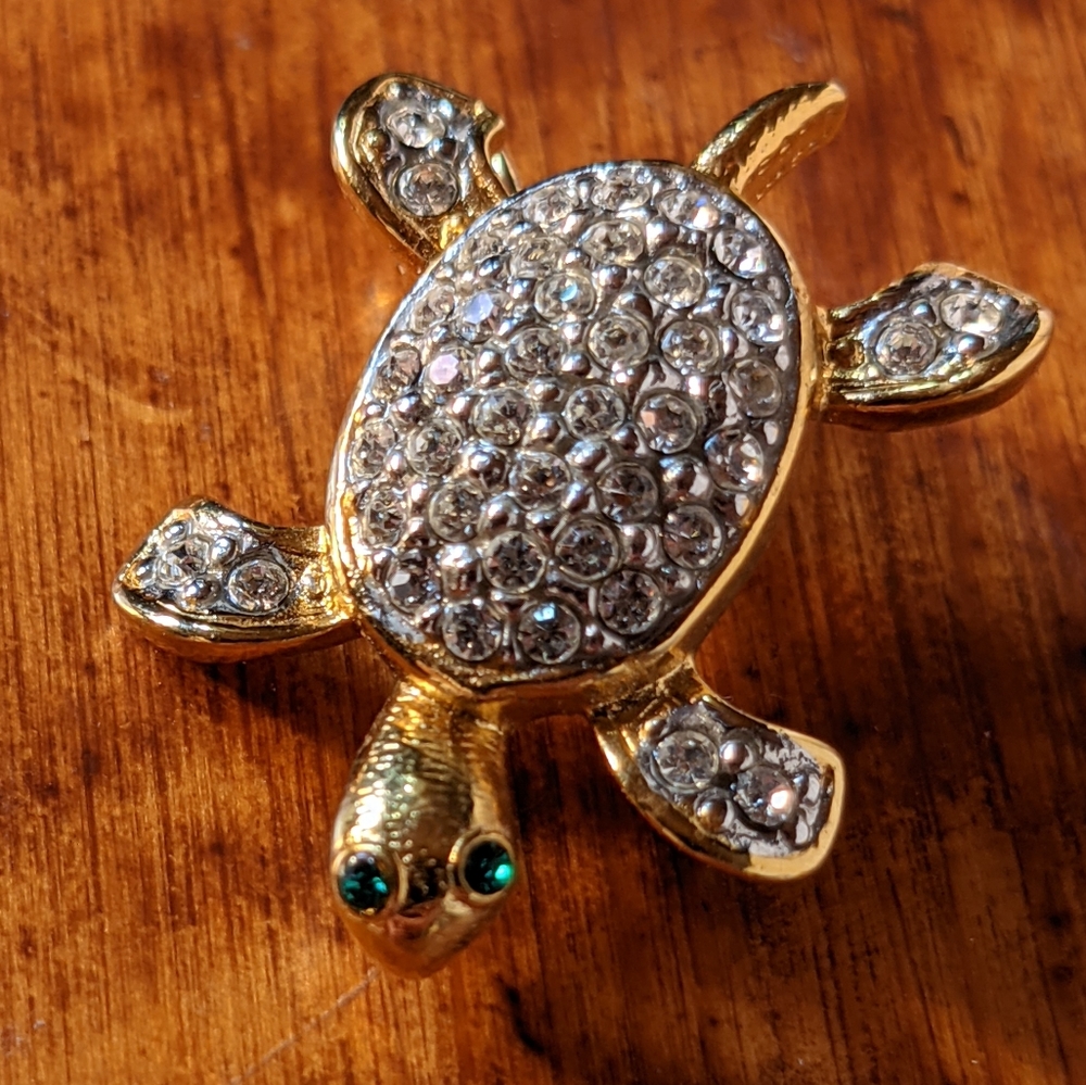 Vintage Joan Rivers Small Turtle Brooche
